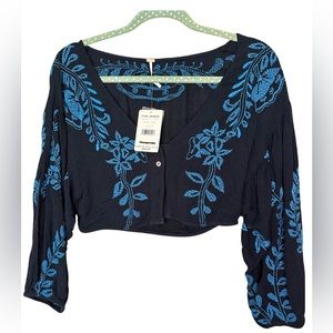 Free People. Black crop top blouse with blue flowers. Size 8. NWT